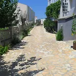 Ana Πανσιόν Ζαντάρ