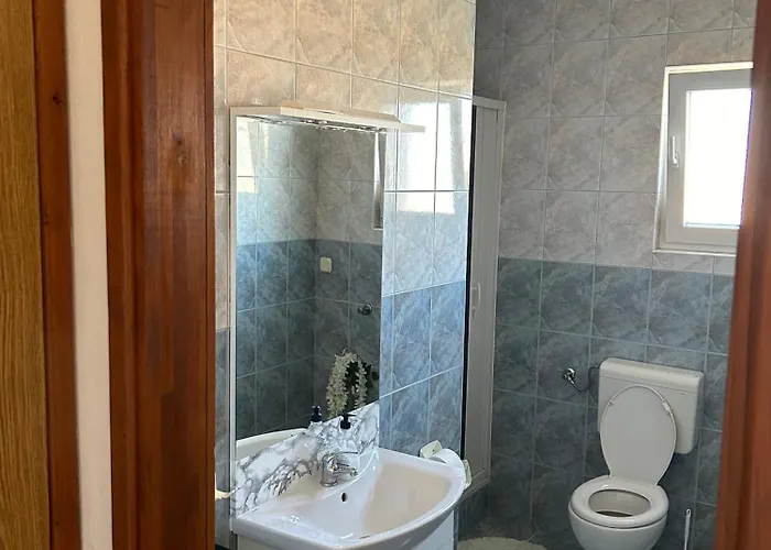 Ana Πανσιόν 3*