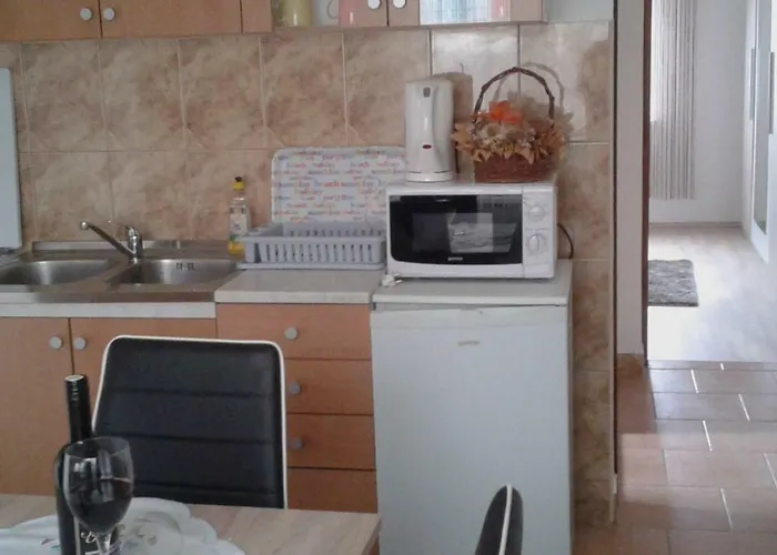 Ana Πανσιόν 3*