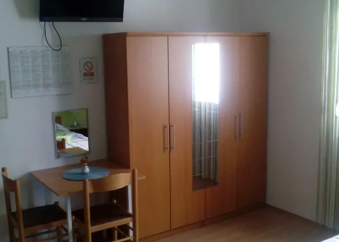 Ana Πανσιόν 3*